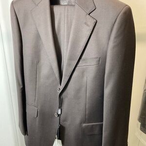 Brown suit by Giorgio Valentini size 38 Reg